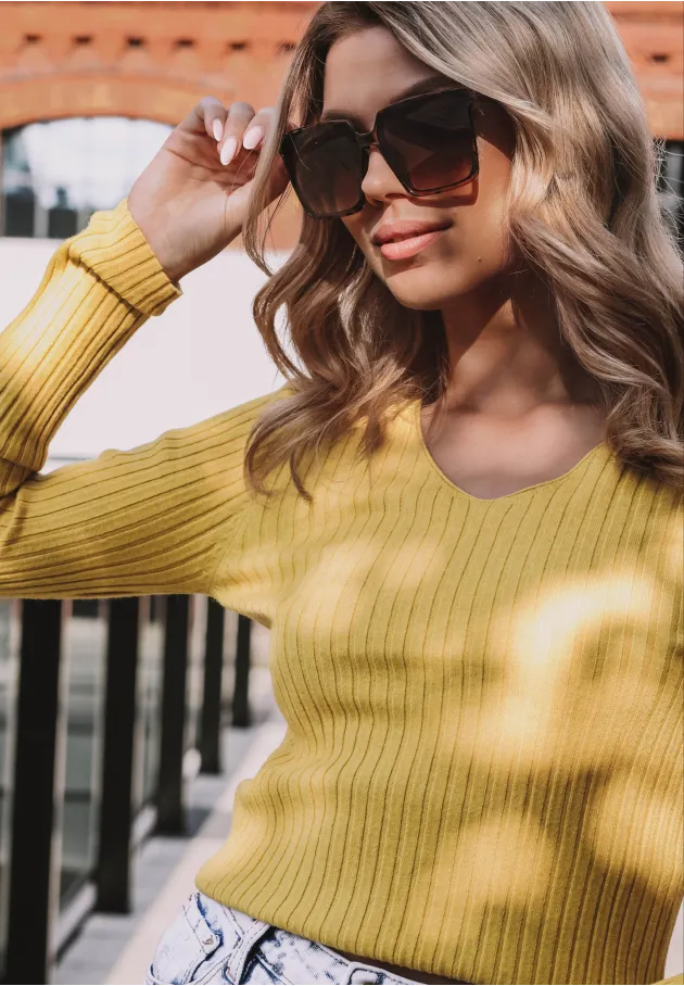 Prążkowany sweter Eve żółty 1
