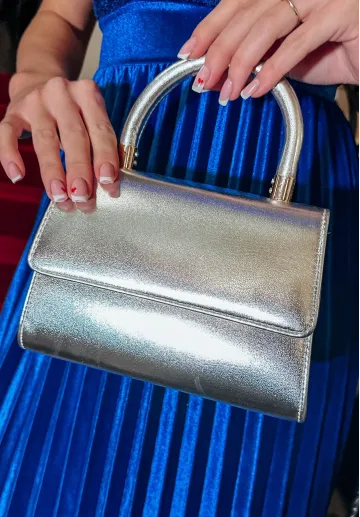 Błyszcząca torebka kuferek Modern srebrna 1