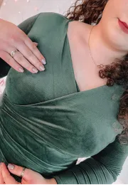 Sukienka welurowa z dekoltem na zakładkę Evie butelkowa zieleń 6