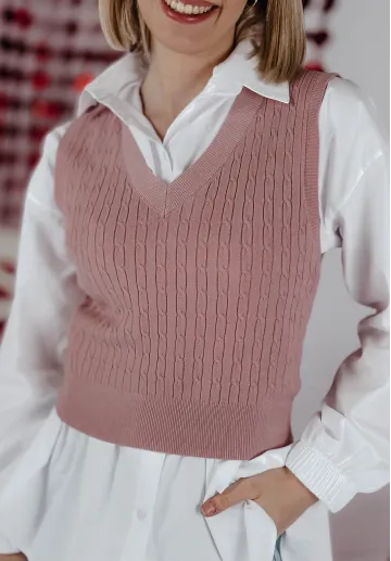 Krótka kamizelka sweterkowa Penny różowa 3