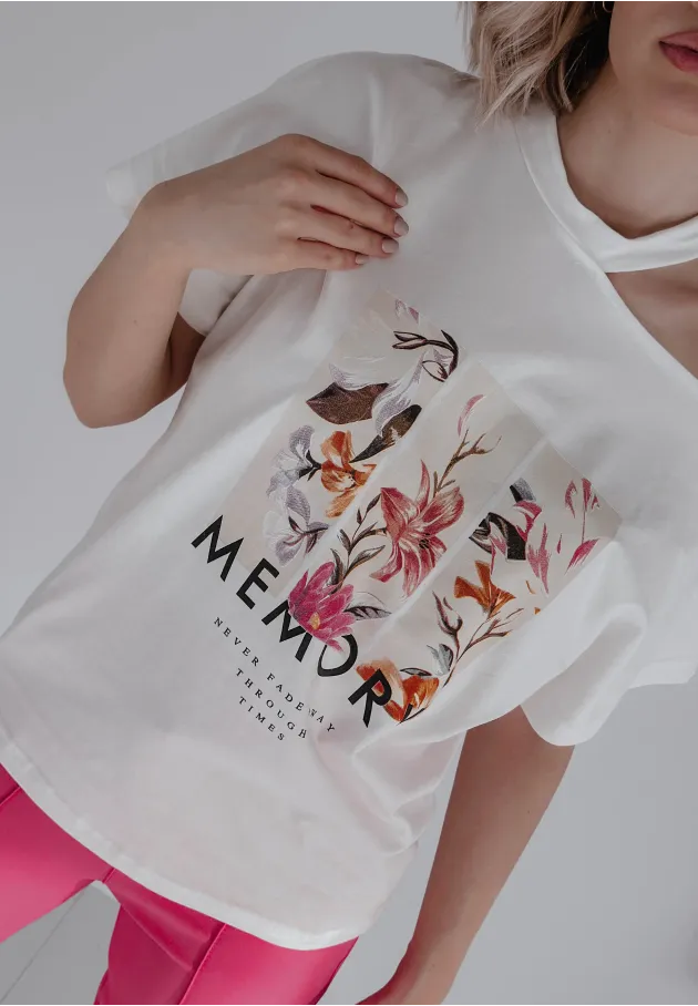 T-shirt z nadrukiem Memory Flowers biały 6