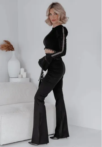 Czarny komplet z koronkowymi wstawkami z krótką bluzką oraz spodniami Ravish 2