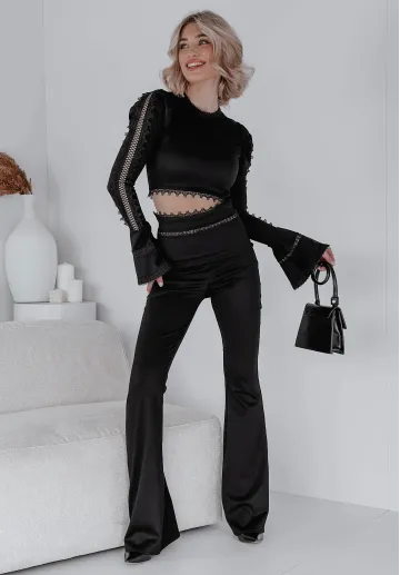 Czarny komplet z koronkowymi wstawkami z krótką bluzką oraz spodniami Ravish 1