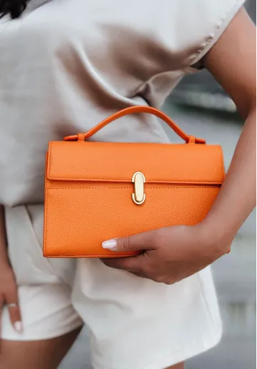 Pomarańczowa torebka damska kuferek z podwójnym paskiem Creation 3